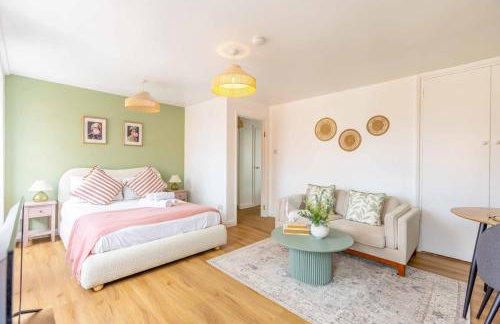 Charming Studio with Stunning Windsor Castle Views - By Tempstay - Foto 5