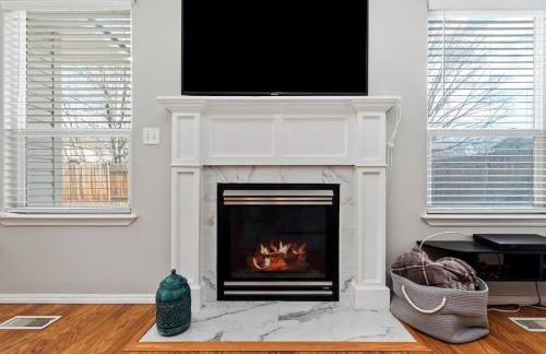 Urban Escape Steps to Downtown - Photo 9