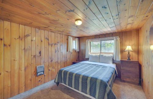 Spacious Winter Retreat with River Access and Kayaks! - Foto 33