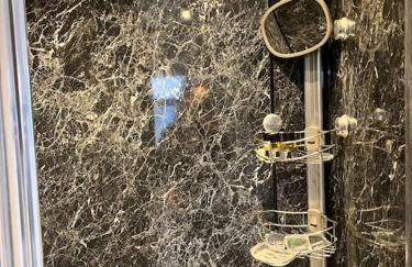 Unique one bedroom guest house with free parking - Photo 2