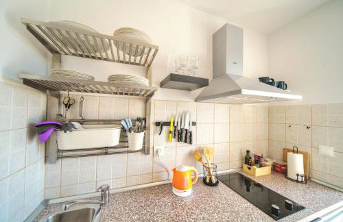 Violet Red Yellow Apartments - Foto 20