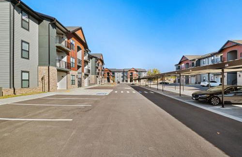 Modern King BR, Sectional, Pool, Gym, Near U of A - Foto 44