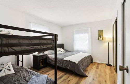 Lake Cabin; Renovated, Flat Lot, Dock, Sandy Beach, Many Games and Lake Toys! - Foto 20