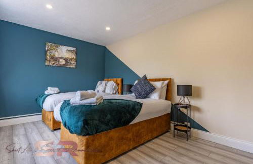 4-BR Hayes Home, Guests 8 - Ideal for Long term stays, Fast unlimited Wi-Fi - Foto 22