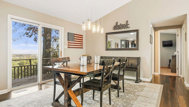 Cabin in the Sky by Avantstay Deck w/ Views - Foto 5, Interni