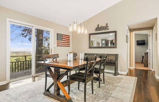 Cabin in the Sky by Avantstay Deck w/ Views - Foto 6