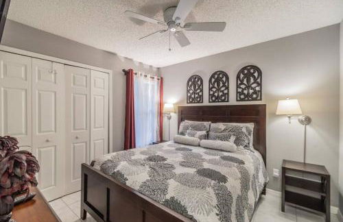 HARRY POTTER LIVES HERE! Unforgettable Home, Pool, Sleeps 8, Near Dis, LOW Rates! - Foto 84