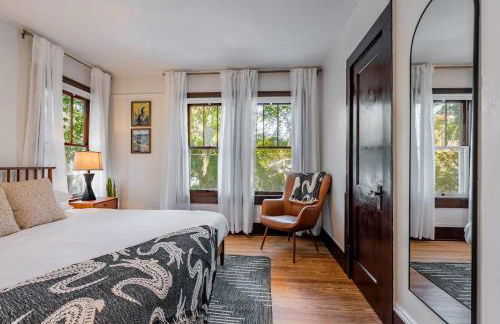 Sanctuary on 3rd - Walk to UF , Parking , Grill - Photo 27