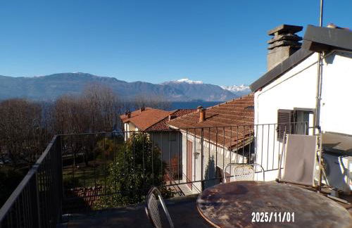 Elegant Traditional Home Steps from the Lake, with Garden and Panoramic Terrace - Photo 50