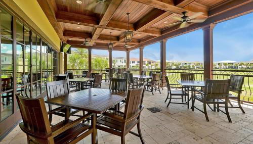 Cozy 3 Bedroom Townhouse Near Disney w/ Patio - Foto 4