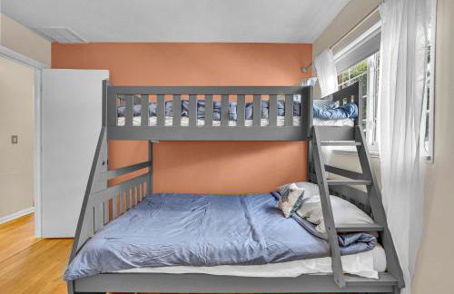 Four Bed Home with Pool Game Room Bar Near Beach - Foto 41