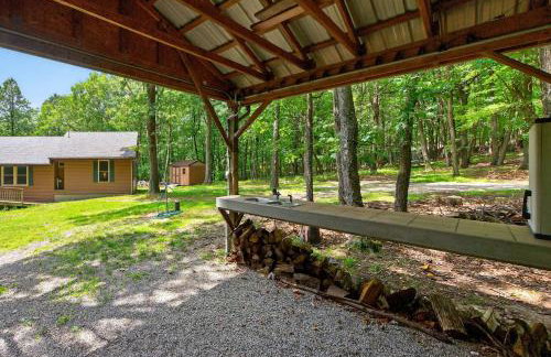 20 acres w Private Pavilion, Fireplace & Fire Pit - Foto 43