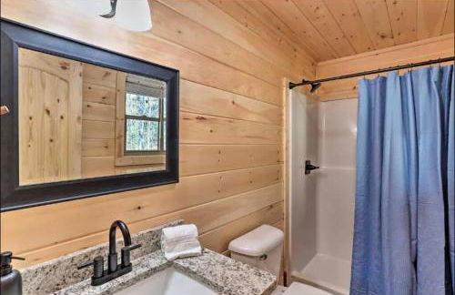 New Serene, Fun & Comfy Cabin- Covered Deck, Grill, Arcade - Foto 20