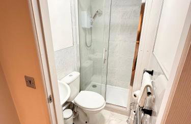 Cosy 2 Bed Apartment - Free Parking -Birmingham City Centre - Foto 13