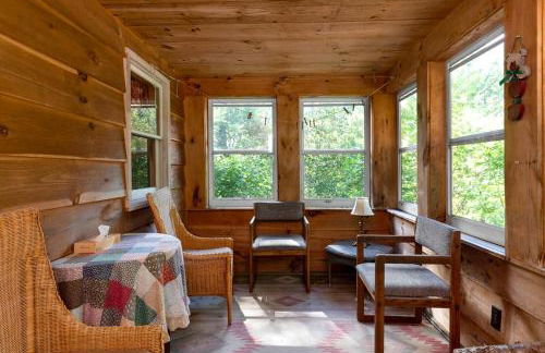 Family Mountain Vacation Rental with Fireplace in Connecticut River Valley - Foto 10