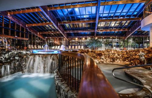 Luxe 10 guest Ski Cabin - Snowboarding Hiking Pools Golf Tennis - Foto 28