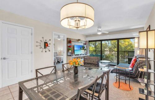 Second Floor With Lake and Fountain View - Photo 19