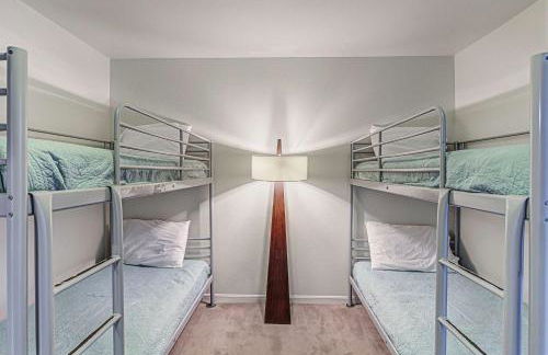 Waterfront 3BR Retreat - Pool & Hot Tub - Foto 33