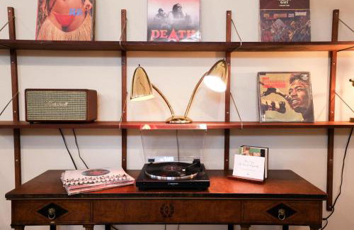 Artistic Vintage Loft in Williamsburg - Photo 19