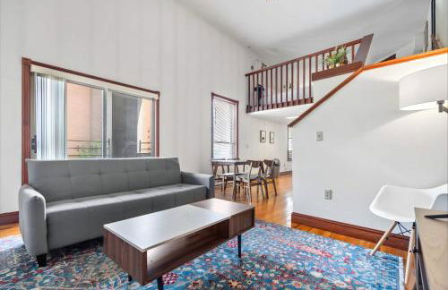 Jacuzzi 1BR loft with den and office-open concept - Foto 1