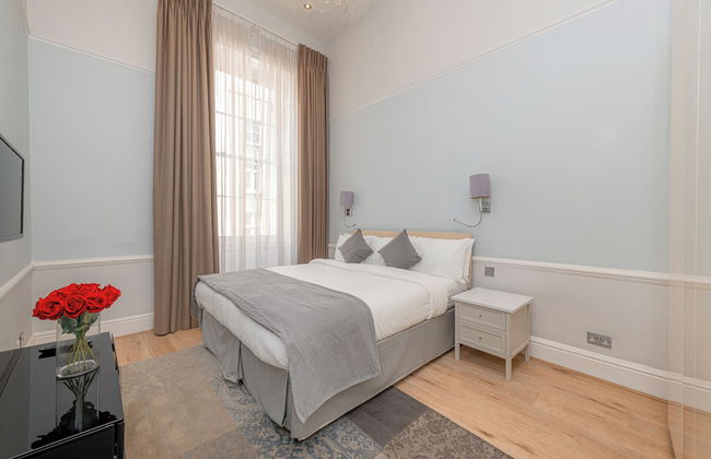 17 Hertford Street - Photo 3