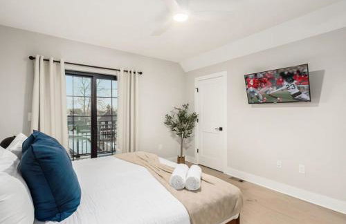 Chateau in the Village - Brand New 3BD 5BA - Foto 29