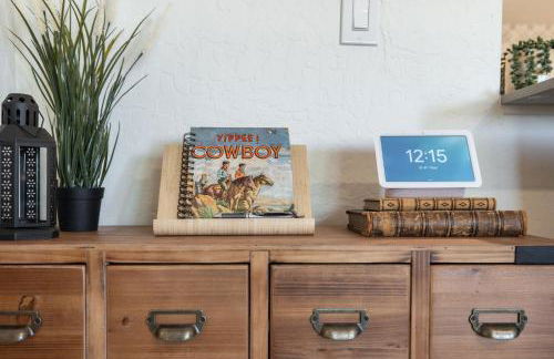 Bus Stop Saloon - Cave Creek with Spa - Photo 77