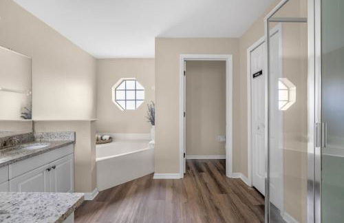 New Listing Pool and Game Room 4BR - Foto 33