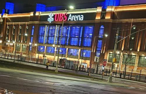 Comfy Getaway minutes from UBS Arena - Photo 21