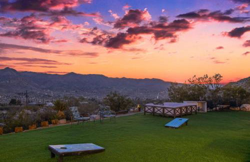 Neon Moon An Elevated Experience w Pool and Spa - Foto 21