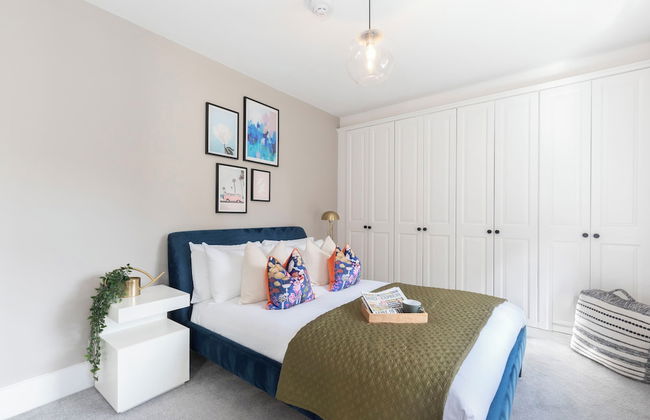 Elliot Oliver - Comfortable Five Bedroom Town Centre House With Garden & Garage - Foto 3