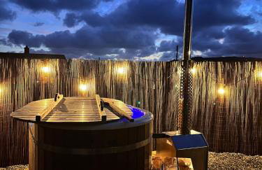 Cornwall Shepherds Hut - Hot Tub & Cosy Log Burner - Photo 13