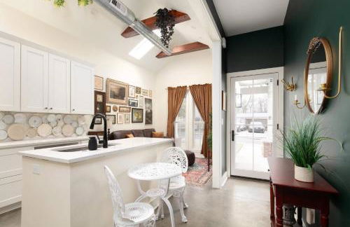 Quaint Cottage in DTown Lex, 15 mins to Horse Park - Photo 2