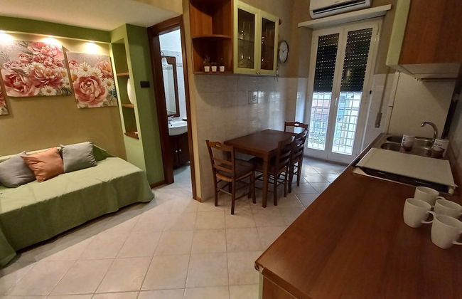 Studio Near Alessandrino Metro C - Foto 8