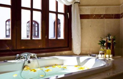 Paradisiacal Villa in Benahavís with Jacuzzi and Private Pool - Photo 18