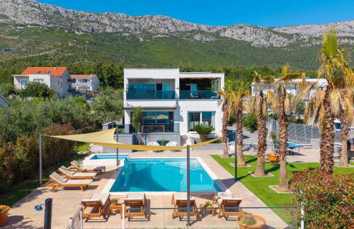 Seaview Villa Stanka with Pool and attached Jacuzzi - Photo 3