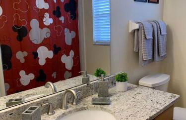 Minutes to Disney! Spacious Home w/ Private Pool, Themed Rooms! - Foto 9