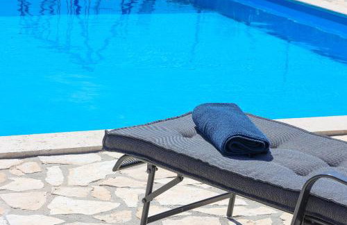 Villa Niko PET FRIENDLY 200 M FROM HIDDEN SANDY BEACH pets stays for free - Photo 41