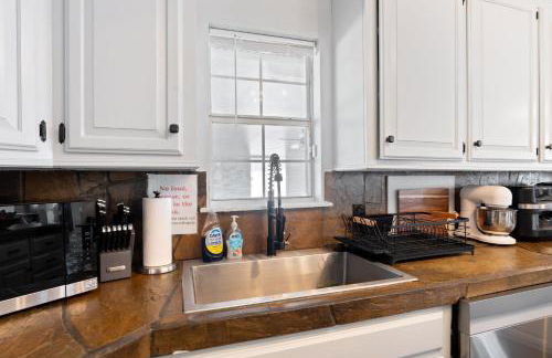 Spacious Lakefront View With Hot Tub and Pool NH - Foto 110