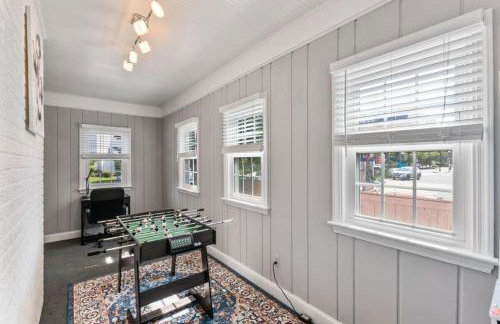 Massive 5BR Historic CozySuites House - Photo 36