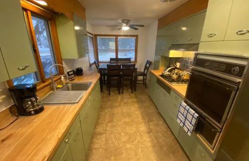 Spacious 3 Bedroom Home with Game Room and Parking - Foto 14