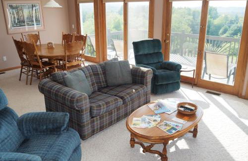 The Hilltop Retreat - Peaceful with Great Views! - Foto 16