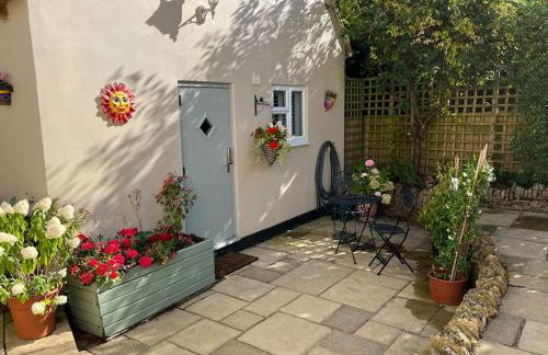 Mayfield Lodge, Paxford, Chipping Campden GL55 6XU - Photo 1