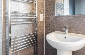 Luxury House 4 ensuite bedrooms, free parking ,wifi - Foto 25