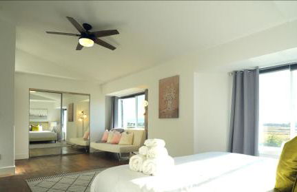 Stunning Waterfront 3BR Retreat - Perfect Getaway - Foto 37