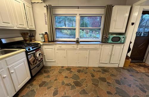 Escape to a Streamside Cabin in the Lower Catskills - Foto 11