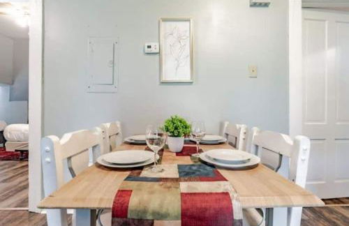 Dauphin District Darling #3-Downtown, Restaurants - Photo 4