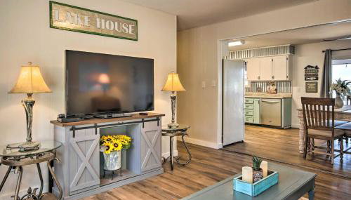 Lakefront Gem with Screened Porch and Game Room! - Foto 5