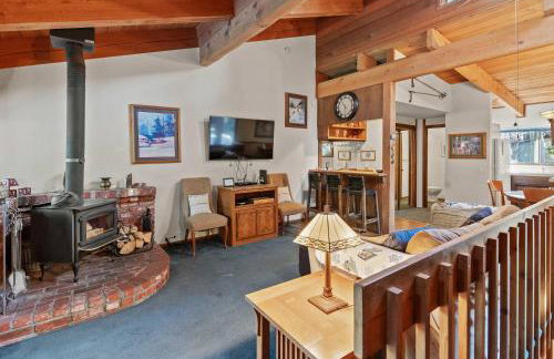 2BR Overlooks Shared Pool Near Gondola & Village - Foto 7