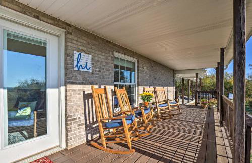 Family Farmhouse on 160-Acre Ranch with Hiking Trail - Foto 5